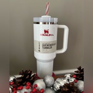 Limited Edition! Stanley Quencher H2.0 Tumbler 40oz - Mistletoe Twist